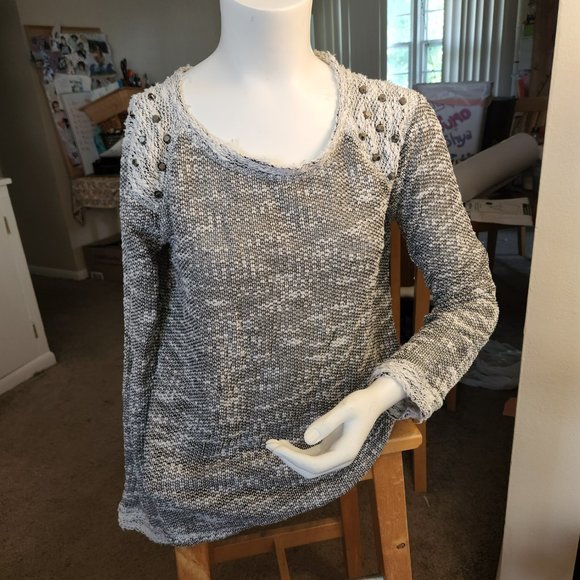 Signature Studio Distressed Grey sweater Md - Picture 4 of 4